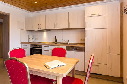 Küchenzeile mit Essplatz