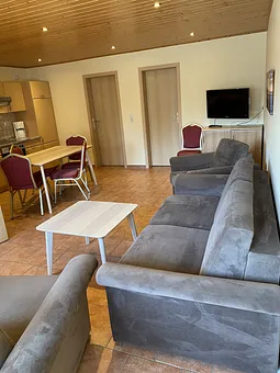 Sofa mit Schlaffunktion und TV-Ecke