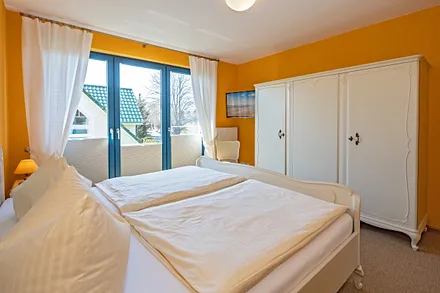 Schlafzimmer mit Doppelbett 2,0m x2,0 m