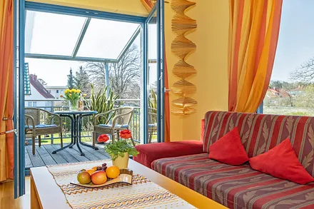 Wohnen mit Blick in Richtung Balkon