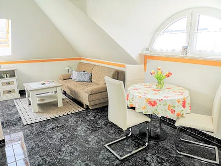 Wohnzimmer  - Sitzbereich +  Schlafcouch