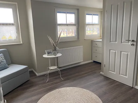 Wohlfühlecke zum entspannen , lesen oder um einfach die Seele baumeln lassen. Sessel lässt sich ausziehen und ist als  Aufbettung besonders für Kinder gut geeignet.