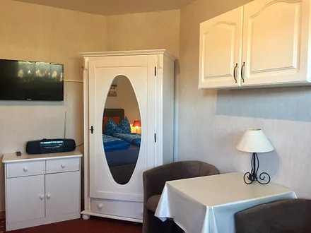 Wohnbereich mit Sitzmöglichkeit 