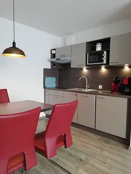 Küchenzeile mit Essplatz