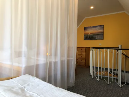 Schlafzimmer mit Sichtschutz