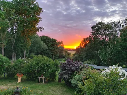 Sonnenuntergang im Garten
