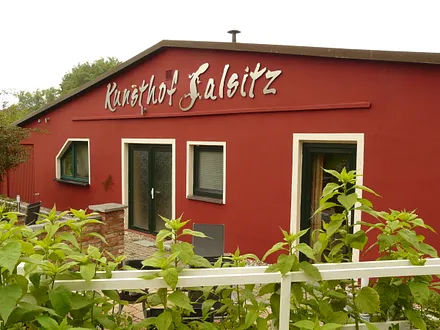 Giebelseite - rechts Eingangstür Dornbusch