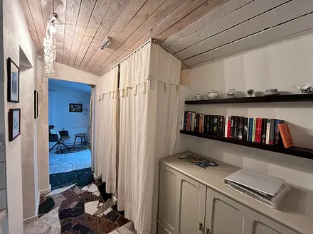 Flur mit Blick in Richtung Schlafzimmer