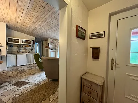 Blick ins Wohnzimmer vom Eingangsbereich