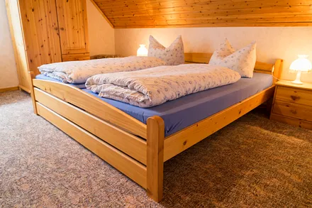 Schlafzimmer Nr. 2 mit Platz zur Aufbettung für ein Kind