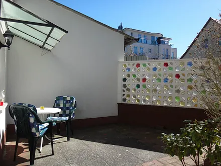 Sonnenterrasse (windgeschützt)