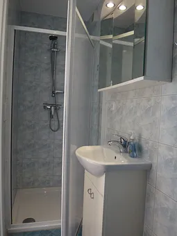 Bad mit ebenerdiger Dusche