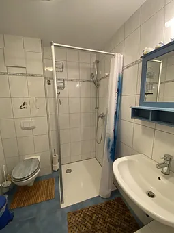 Bad mit WC und Dusche