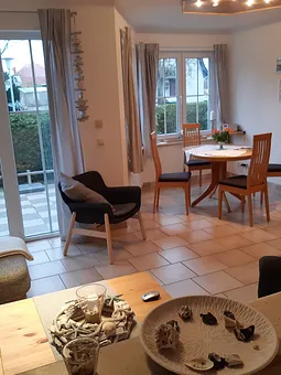 Essecke mit Durchgang zur Terasse