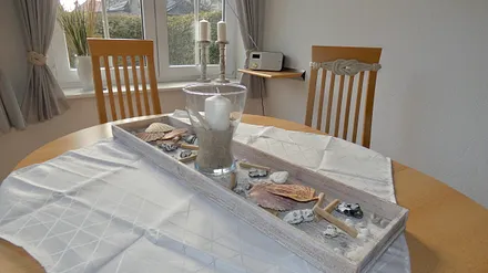 Liebevoll maritim eingerichtet