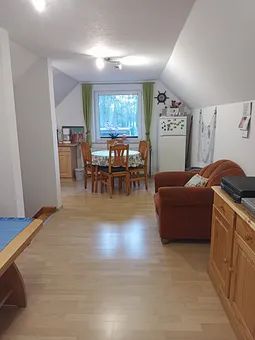 Aufenthaltsraum mit Kochnische und Sitzecke