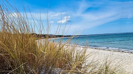 Der nächstgelegene Sandstrand ist über 9 km lang