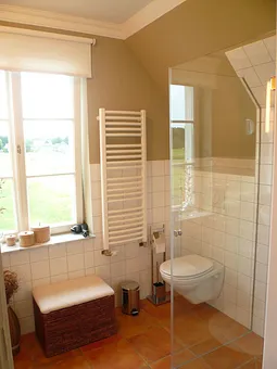 Bad mit Dusche Wiesenblick