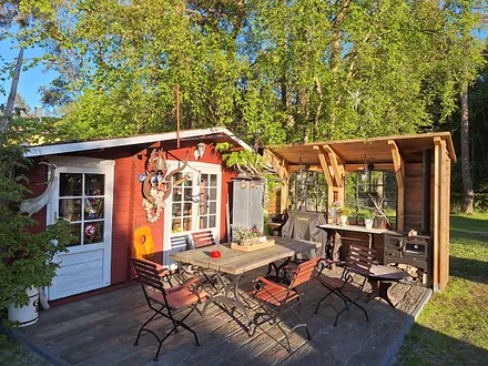 Terrasse Südseite (für alle nutzbar) am Schuppen