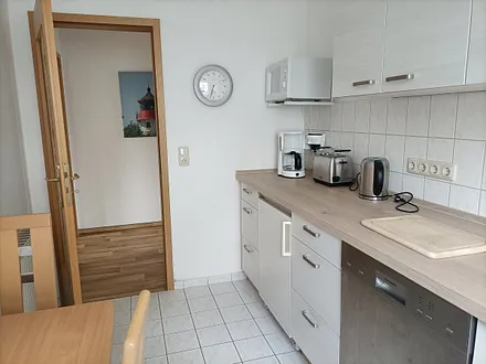 Küche mit Spülmaschine