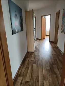 Blick von Wohnzimmertür in den Flur 