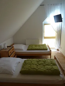 Schlafzimmer 1