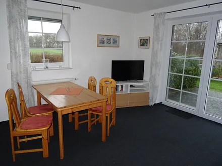 Essbereich mit Fernseher