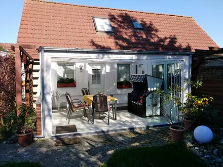 Wintergarten/Terrasse m. Grillmöglichk. u. Eingang z. FW 