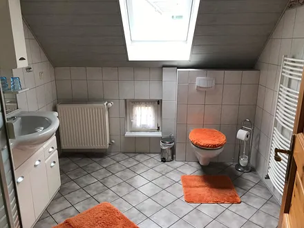 Badezimmer mit Dusche