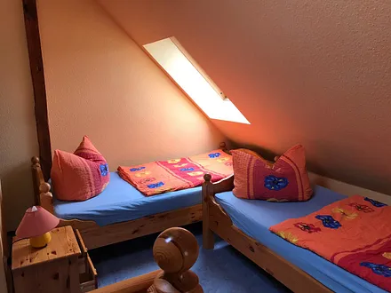 zweites Schlafzimmer im Dachgeschoss