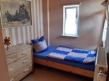 Zweites Schlafzimmer in der 1. Etage mit zwei Einzelbetten