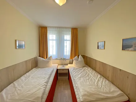 2. Schlafzimmer mit Einzelbetten