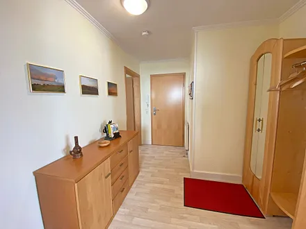 Flur mit kleiner Kommode