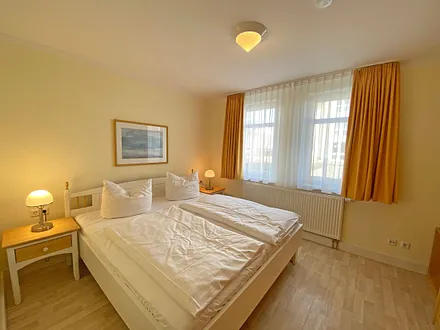 1. Schlafzimmer mit Doppelbett