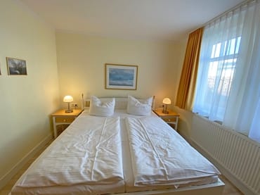 1. Schlafzimmer mit Doppelbett