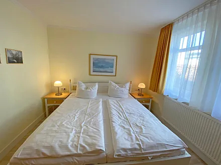 1. Schlafzimmer mit Doppelbett