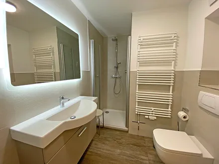 Badezimmer mit Dusche