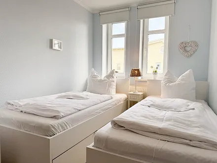 2. Schlafzimmer mit 2 Einzelbetten