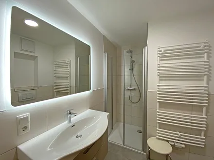 Badezimmer mit Dusche