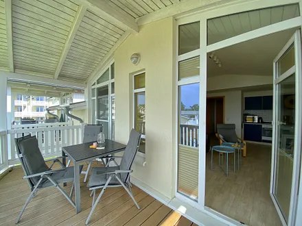 bestuhlter Balkon