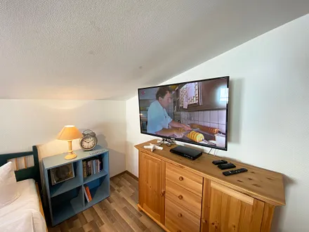 1. Schlafzimmer mit Kommode