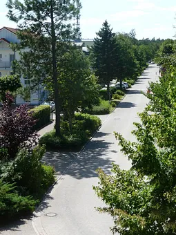Ausblick vom Balkon der Wohnung in die Strandstraße, bis zum Ostseestrand sind es nur ca 250 m.  
