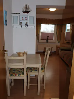 Unser "Türmchenzimmer", klein aber gemütlich, das Schlafsofa hat eine Liegefläche von 1,55 x 15 m.  