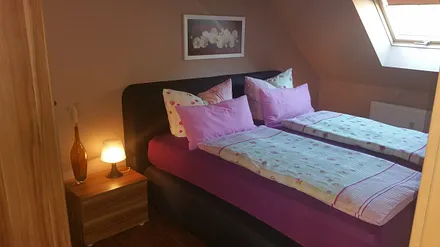 Schlafzimmer 1
