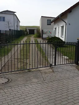 Einfahrt "Haus Tiegs"  Hauptstraße 11.