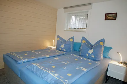 Das Schlafzimmer - 2 Liegen, können auch auseinander gestellt werden