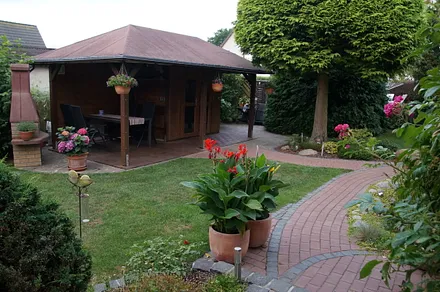 Eine weitere Sitzmöglichkeit im Garten