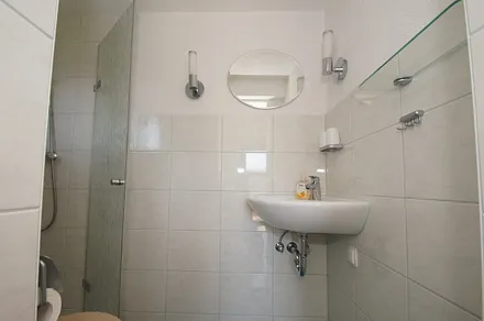 Der Sanitärbereich - Dusche, Waschbecken, WC