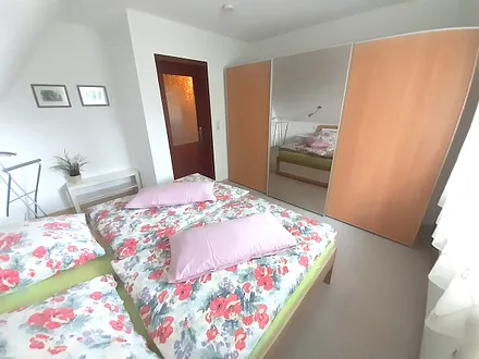  Schwebetürenschrank mit viel Stauraum