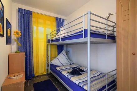 Kinderschlafzimmer mit Etagenbett (Abmessungen 0,90 X 2 Meter)